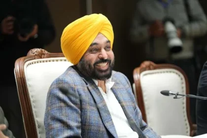 सीएम मान ने अधिकारियों को दिया जनहित का मंत्र