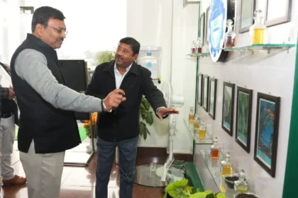 किसानों को डोर-स्टेप सहायता देने के निर्देश, सगंध पौधा केंद्र होगा मजबूत