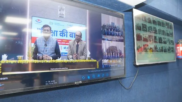 नवोदय विद्यालय ननूरखेड़ा से छात्रों से जुड़े मुख्य सचिव आनन्द बर्द्धन