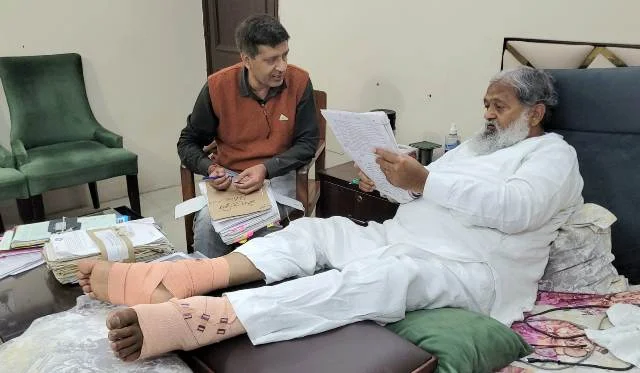 फाइलें रुकीं तो काम रुकेगा अनिल विज ने अधिकारियों को दी चेतावनी