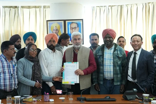 वन कर्मचारियों के मुद्दों पर यूनियनों से मंत्री की बैठक