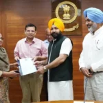 14 तहसीलदार और 13 नायब तहसीलदार हुए पदोन्नत, मंत्री ने दी बधाई