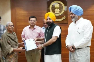 14 तहसीलदार और 13 नायब तहसीलदार हुए पदोन्नत, मंत्री ने दी बधाई