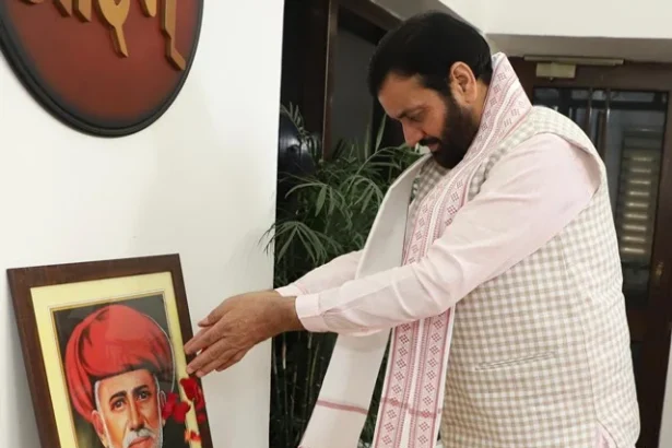 कुरीतियों और भेदभाव के खिलाफ फुले का संघर्ष प्रेरणादायक मुख्यमंत्री