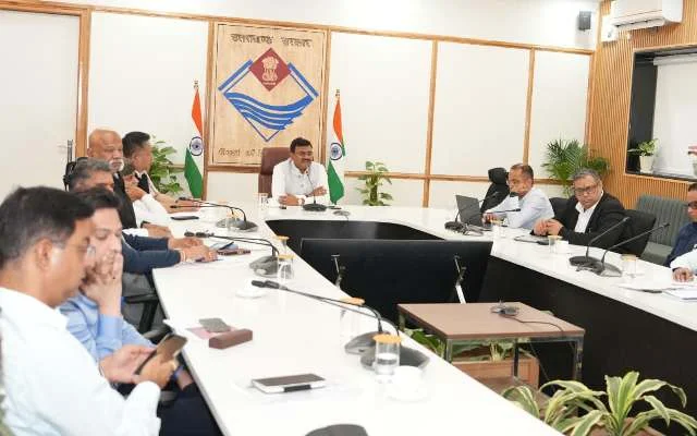 गैस एजेंसियों और वितरकों पर कड़ी निगरानी के निर्देश, मुख्य सचिव सख्त