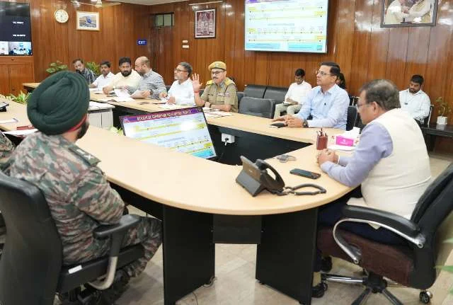 चारधाम यात्रा को सुगम बनाने के लिए कार्य प्राथमिकता से पूरे करने के निर्देश