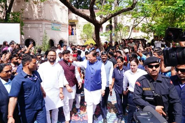 छात्र-छात्राओं को सीएम ने उज्ज्वल भविष्य की दी शुभकामनाएं