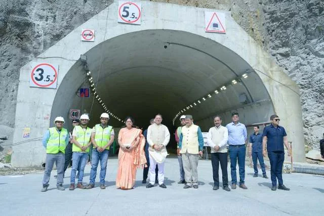 राष्ट्रीय राजमार्ग-107 पर रुद्रप्रयाग से गुप्तकाशी तक सीएम ने लिया जायजा