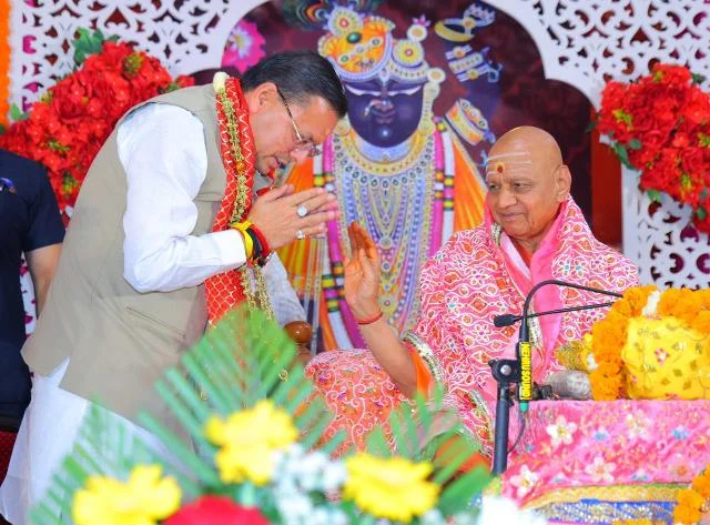 वानप्रस्थ आश्रम में सीएम धामी का आगमन