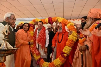 संत-महात्माओं और श्रद्धालुओं का सीएम धामी ने किया स्वागत एवं अभिनंदन