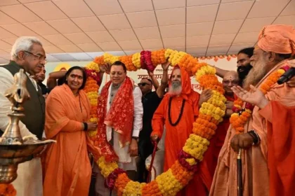 संत-महात्माओं और श्रद्धालुओं का सीएम धामी ने किया स्वागत एवं अभिनंदन