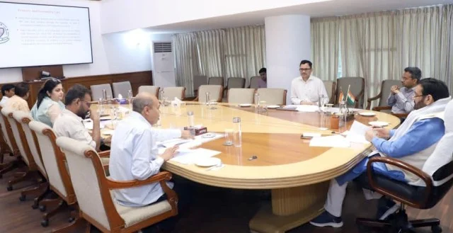 सिविल सचिवालय में समीक्षा बैठक, ईएसआई सिस्टम सुधार पर जोर