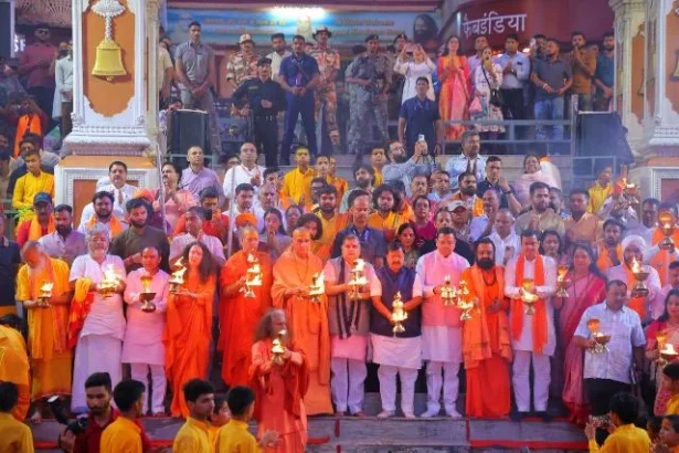 ऋषिकेश में गंगा पूजन कर देश और प्रदेश की सुख-समृद्धि की कामना
