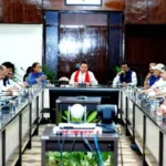 तथ्यात्मक जानकारी के साथ ही बैठक में आएं अधिकारी - धामी