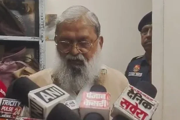 बिजली शिकायतों के त्वरित समाधान पर अनिल विज ने अधिकारियों को दिए निर्देश
