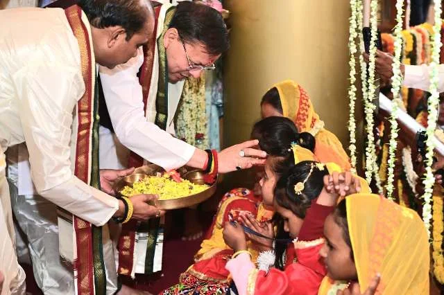 माँ राजेश्वरी के अभिषेक के साथ सीएम ने प्रदेश की समृद्धि की कामना की