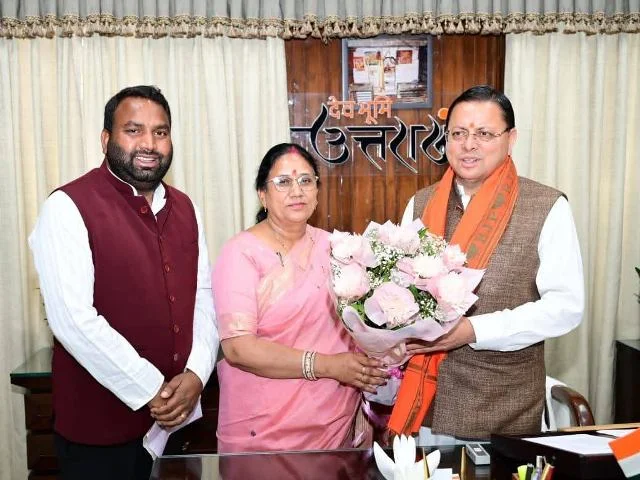 समसामयिक विषयों और विकास कार्यों को लेकर नेताओं संग मुख्यमंत्री की बैठक
