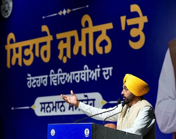 सरकारी स्कूल उत्कृष्टता और अवसरों के नए मानदंड स्थापित कर रहे हैं मुख्यमंत्री