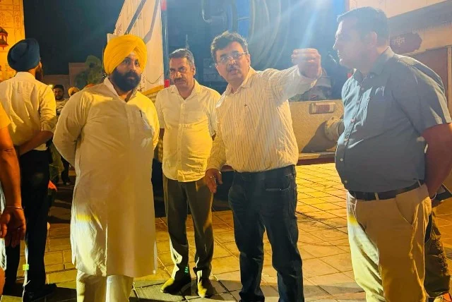 आधी रात को सड़कों पर उतरे मंत्री हरजोत सिंह बैंस, सफाई व्यवस्था का लिया जायजा
