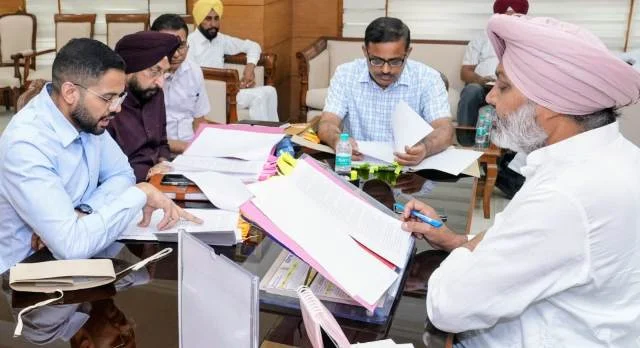 आबकारी विभाग की उच्चस्तरीय समीक्षा बैठक में सुरक्षा और निगरानी तंत्र पर चर्चा