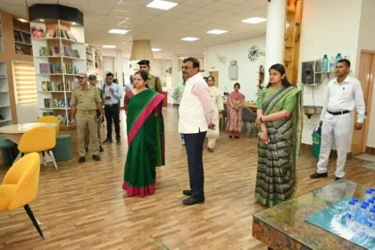 दो दिवसीय जनपद भ्रमण के दौरान मुख्य सचिव ने जमीनी व्यवस्थाओं का लिया जायजा