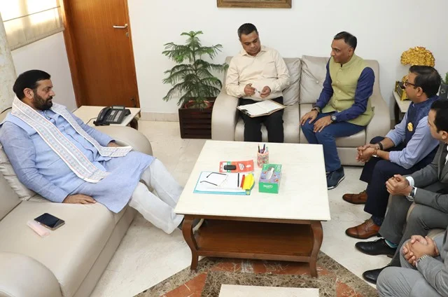 फ्लिपकार्ट के सीईओ कृष्णमूर्ति ने मुख्यमंत्री सैनी से हरियाणा भवन में की शिष्टाचार भेंट