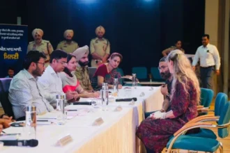 योग्यता और निर्धारित समय सीमा के आधार पर निपटाए जाएंगे NRI मामलों के प्रकरण मंत्री