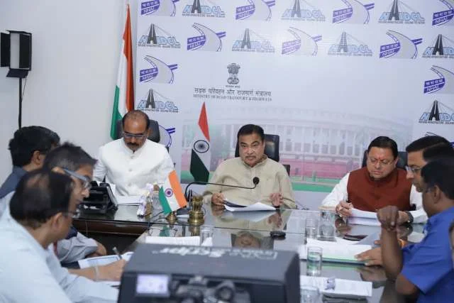 सीमांत क्षेत्रों, पर्यटन और आपदा प्रबंधन को ध्यान में रखकर सड़क विकास पर मुख्यमंत्री का जोर