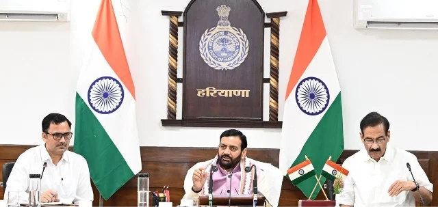 सॉलिड वेस्ट मैनेजमेंट, जल प्रबंधन और नई शिक्षा नीति की प्रगति की CM ने की समीक्षा