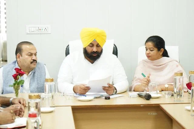 स्थानीय निकाय मंत्री हरजोत सिंह बैंस ने विकास परियोजनाओं की प्रगति की समीक्षा की