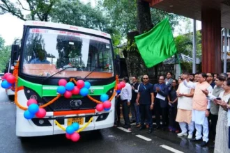 ग्रीन ट्रांसपोर्ट को बढ़ावा, मुख्यमंत्री ने प्राथमिक लाभार्थियों को प्रोत्साहन राशि सौंपी