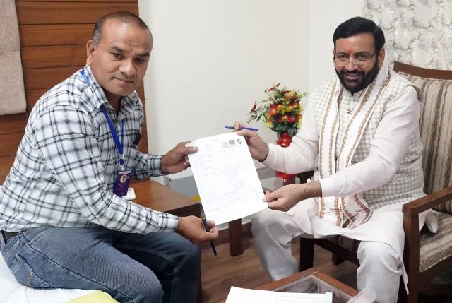 मतदाता सूची के विशेष गहन पुनरीक्षण अभियान में CM ने निभाई सक्रिय भागीदारी