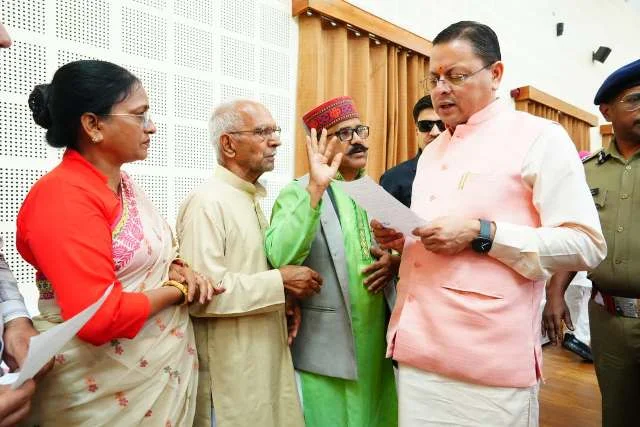 मुख्यमंत्री कैंप कार्यालय में जनसुनवाई, आमजन की शिकायतों के त्वरित समाधान पर जोर