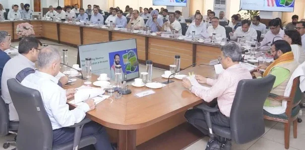 मुख्यमंत्री ने राजस्व एवं आपदा प्रबंधन विभाग की प्रगति की समीक्षा