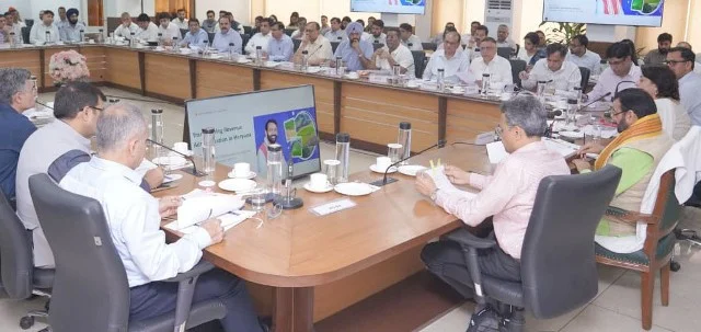 मुख्यमंत्री ने राजस्व एवं आपदा प्रबंधन विभाग की प्रगति की समीक्षा