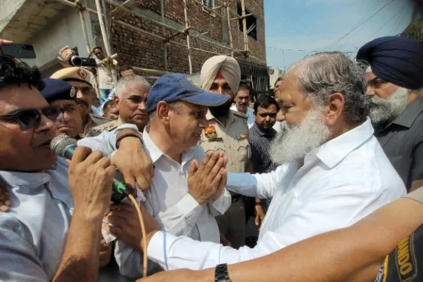 रोडवेज कर्मचारियों की मांगों पर जल्द होगी चर्चा, मंत्री के आश्वासन से खत्म हुआ धरना