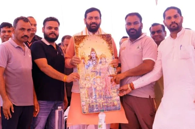 लाडवा में जनसंवाद के दौरान मुख्यमंत्री ने सरकार की उपलब्धियां और विकास कार्य गिनाए