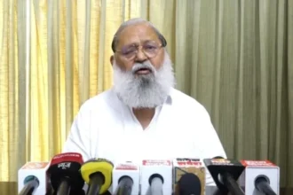 विपक्ष लोगों का ध्यान भटकाने के लिए कर रहा है तमाशा - विज