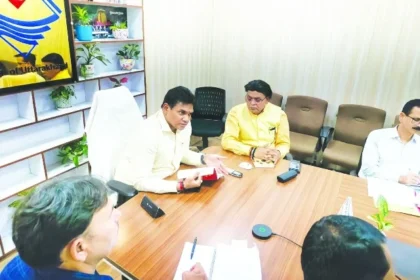 ऋषिकेश के आवासीय-वाणिज्यिक विकास की योजना पर हुई समीक्षा बैठक