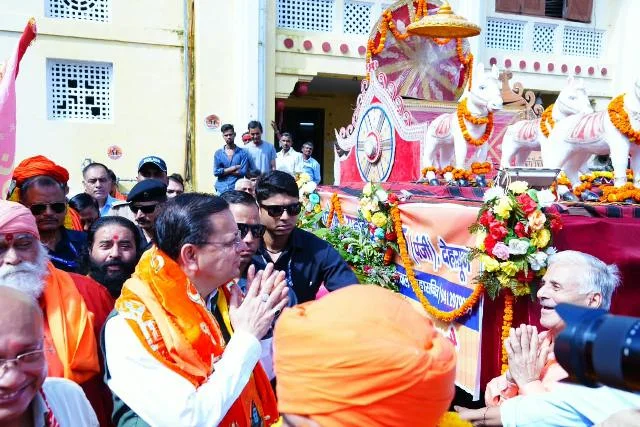 टपकेश्वर महादेव की शोभायात्रा को सीएम धामी ने दिखाई हरी झंडी