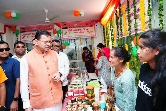 मुख्यमंत्री धामी ने स्थानीय उत्पादों को दिया बढ़ावा