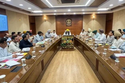 लोक निर्माण मंत्री ने की सड़क परियोजनाओं की समीक्षा
