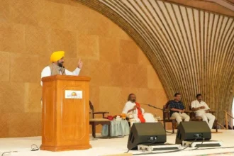 श्री श्री रविशंकर से मिले भगवंत मान, आध्यात्मिक शांति का लिया अनुभव