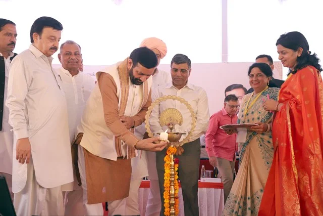 सीएम सैनी ने मेवात कैडर के 1054 प्राथमिक शिक्षकों को सौंपे नियुक्ति पत्र