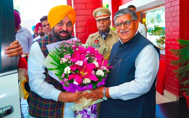 हवारा की पैरोल को लेकर राज्यपाल से मिले भगवंत मान
