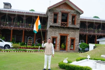 मुख्यमंत्री धामी ने तिरंगा फहराकर शुरू किया अभियान का संदेश