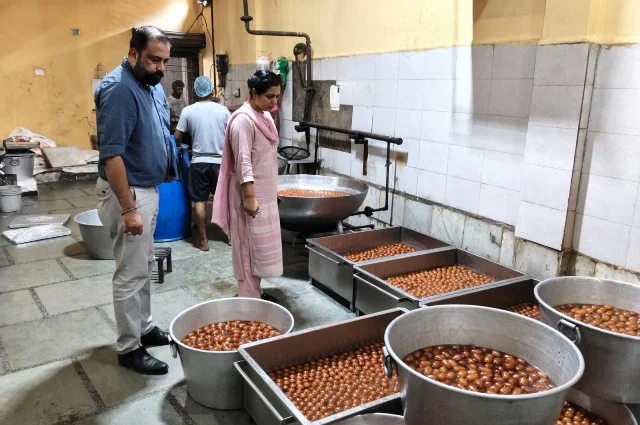 त्योहारों के मद्देनजर मिलावटी और असुरक्षित खाद्य पदार्थों पर कसेगा शिकंजा