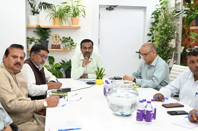 निर्वाचन अधिकारियों ने राजनीतिक दलों के प्रतिनिधियों के साथ पुनरीक्षण कार्यक्रम पर की चर्चा
