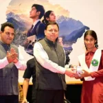 युवाओं के विचारों और भविष्य की परिकल्पनाओं से रूबरू हुए मुख्यमंत्री धामी