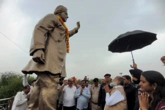 शहीद-ए-आजम भगत सिंह की जयंती पर अनिल विज ने प्रतिमा पर अर्पित की पुष्पांजलि